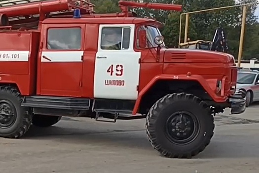 Пожарные Рязанской области тушат пожар на предприятии, где погибли 5 человек