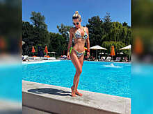 Дарья Карпина, жена главного тренера сборной России Валерия Карпина, выложила фото в купальнике