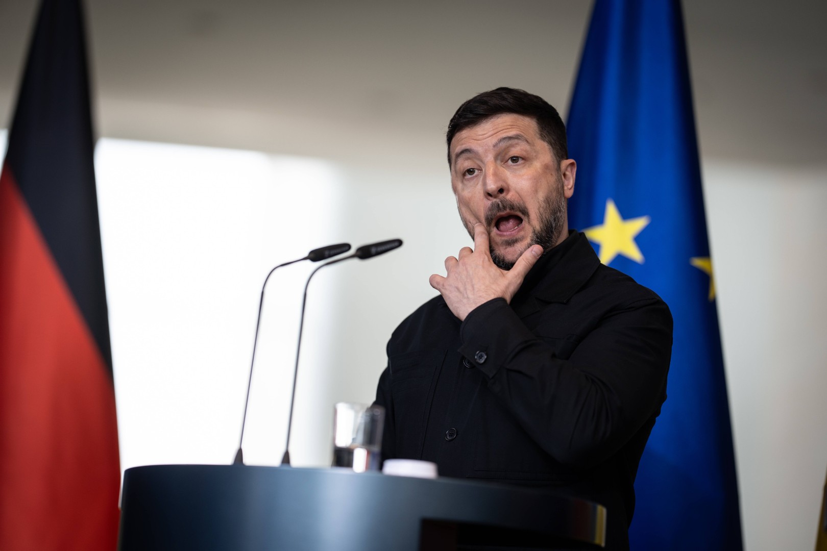 В Европарламенте призвали отдать Зеленского под трибунал