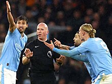 Арбитра Хупера, сорвавшего атаку «Сити» на 94-й минуте матча с «Тоттенхэмом», не отстранят от ближайших матчей АПЛ. Он назначен на игру «Ливерпуля» в среду