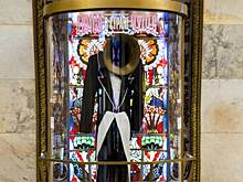 Выставка костюмов из фильма «Алиса в Стране чудес» открылась в московском метро