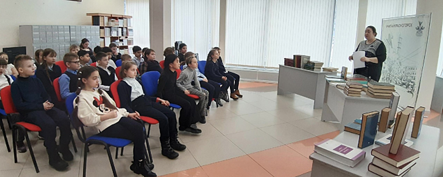 В Центральной библиотеке Красногорска детей познакомили со справочными изданиями