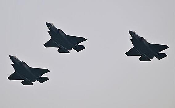 Борьба за Гренландию: Дональд Трамп одним пальцем прикует F-35 своих союзничков в Европе к аэродромам