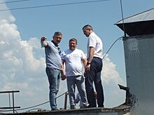 В Пущино ведутся работы по замене кровли МКД