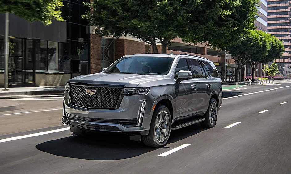 Луис Суарес — Cadillac Escalade. Уругваец Луис Суарес также выделяется среди своих коллег. В его гараже нет супердорогих автомобилей. Суэрес предпочитает передвигаться на BMW X5, Range Rover Sport, Audi Q7 и  Cadillac Escalade