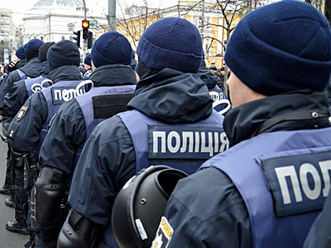 Полицейские и активисты подрались в центре Кременчуга