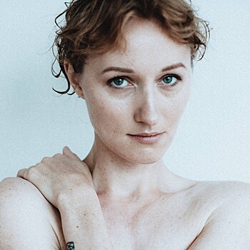 «Запиваешь проблему, и можно ее не решать»: история девушки, которая бросила пить и написала об этом книгу