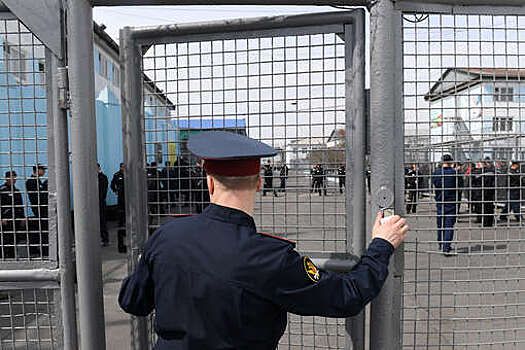 В Сургуте осужденному добавили срок за нападение на сотрудника ФСИН