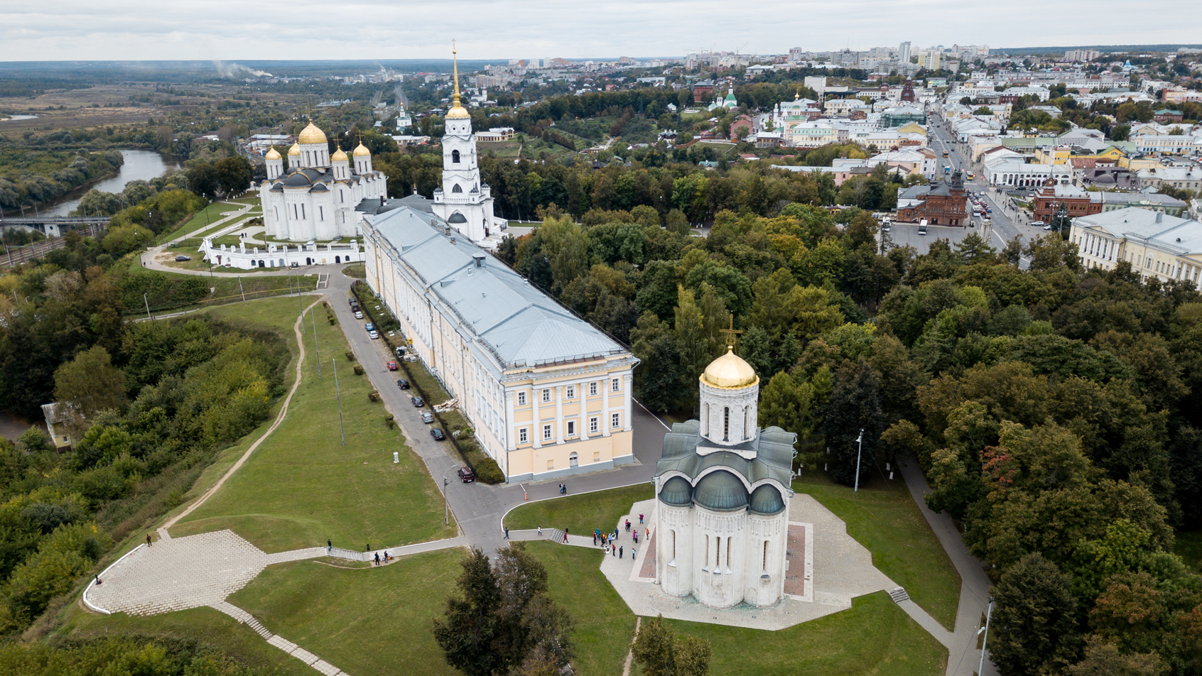 дмитриевский собор внутри
