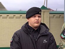 Адама Кадырова наградили медалью ОМОНа на транспорте Росгвардии по Чечне