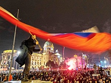"Кто не скачет - тот Чаци": В Белграде массовые протесты переросли в беспорядки