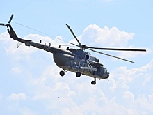 Вертолет с вахтовиками совершил вынужденную посадку в ямальской тундре