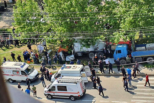 В Дагестане перегруженный «Камаз» сорвался со спуска и устроил массовое ДТП с погибшими
