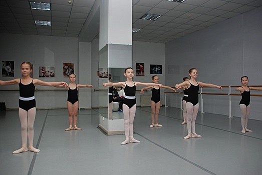 О наборе в студию танца объявил «Арт-Фестиваль» Толстовки