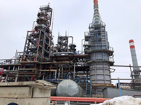 На территорию нефтехимического завода упало два БПЛА