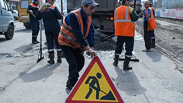 В Москве автомобиль сбил бригаду дорожных рабочих