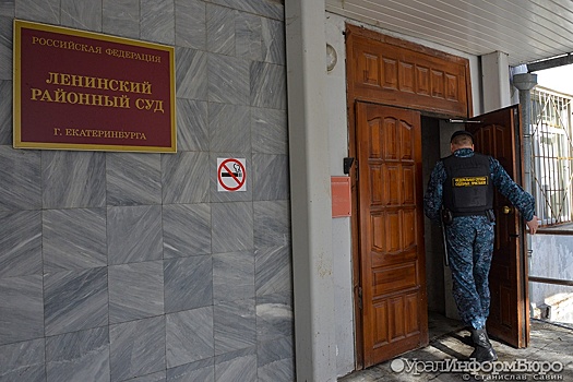 Матери мальчика, которого оскорбили за шапку с буквой Z, устроили проверку в суде