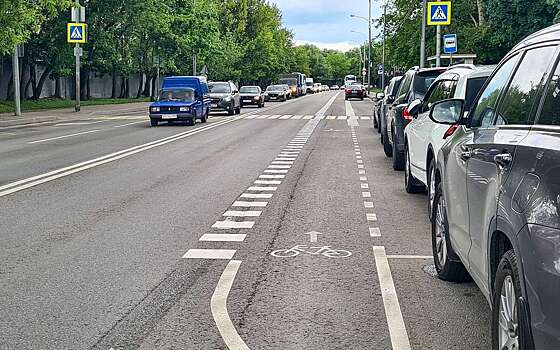 Назван топ-5 марок автомобилей, паркующихся на велодорожках