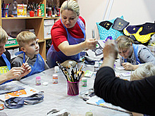Пирожки и краски. Как семьям с особыми детьми в Севастополе помогают открыть свое дело