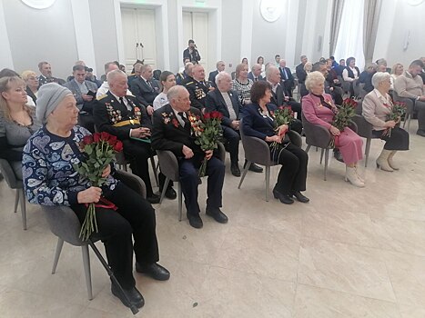 Александр Хинштейн провёл встречу с ветеранским активом Курской области