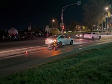 Женщина-мотоциклист врезалась в иномарку в Нижнем Новгороде