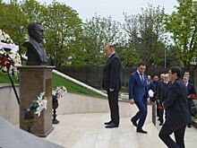 Глава Адыгеи почтил память посла России в Турции Андрея Карлова