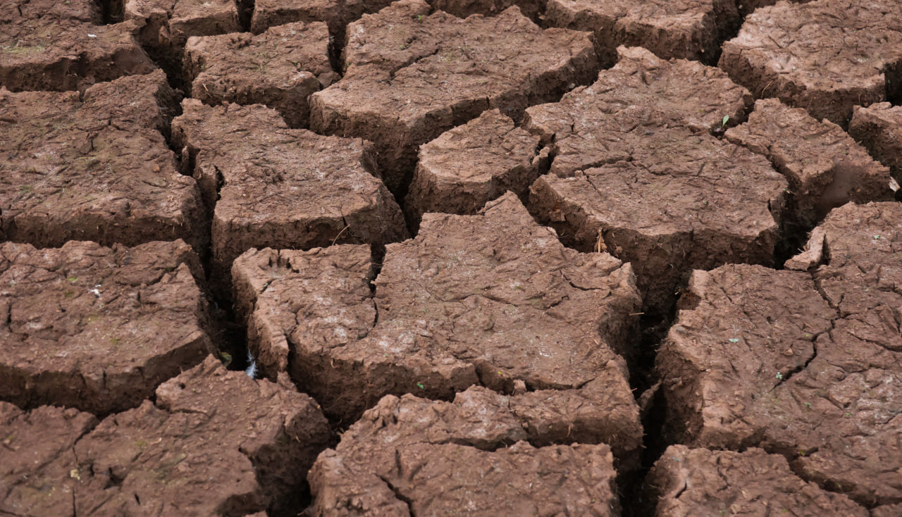 Момент падения машин под землю в Татарстане попал на видео