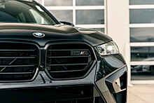 2024 BMW X5 M Competition в цвете Black Sapphire Metallic с идеальной комплектацией