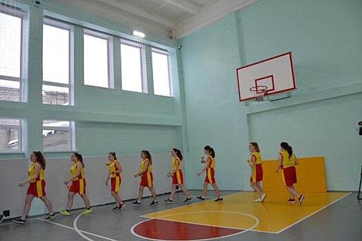 В отремонтированном спортзале Октябрьской школы начались занятия