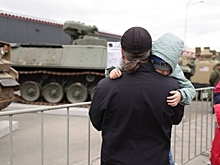 Танки, бронетранспортеры и разбитые дроны привезли в Екатеринбург с СВО: фоторепортаж