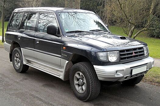 Водитель врезавшегося в дерево автомобиля в Ленобласти сгорел заживо