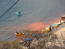 Во Владивостоке море стало оранжевым