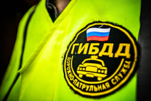 Госавтоинспекторы помогли водителю грузового автомобиля справиться со сложной ситуацией на заснеженной дороге в Краснодарском крае