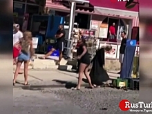 Туристки устроили массовую драку в Бодруме (видео
