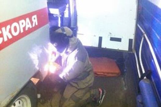 Помощь скорой. Жители Пермского края сами отремонтировали машину службы 03.
