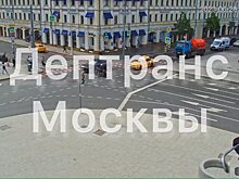 Авария с участием автомобиля и мотоцикла произошла на Трубной площади в Москве
