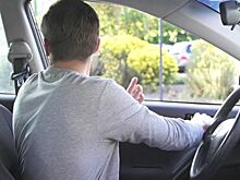 Почему открывать дверь нужно именно правой рукой?