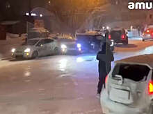 В Хабаровске на видео попала авария неуправляемых из-за гололеда автомобилей