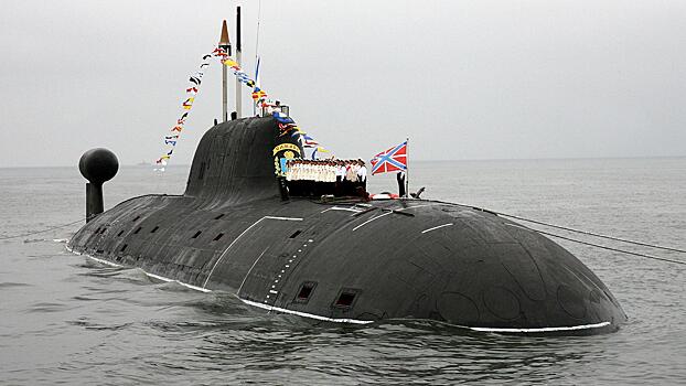 Взрыв на борту: подлодка "Чакра" возвращается в Россию из Индии