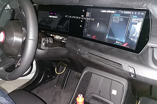 Новые модели BMW получат длинный изогнутый экран в салоне