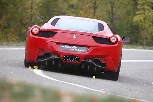 Владелец Ferrari получит 12 тысяч долларов из-за ямы на дороге