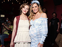 Беременные Арзамасова с Горбань и другие звезды на премьере «Проклятого чиновника»