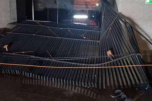 В водном комплексе Владивостока обрушился потолок, пострадали восемь человек