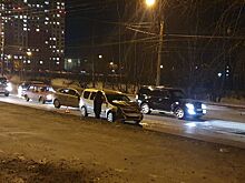 Легковушка и грузовик столкнулись на проспекте Гагарина