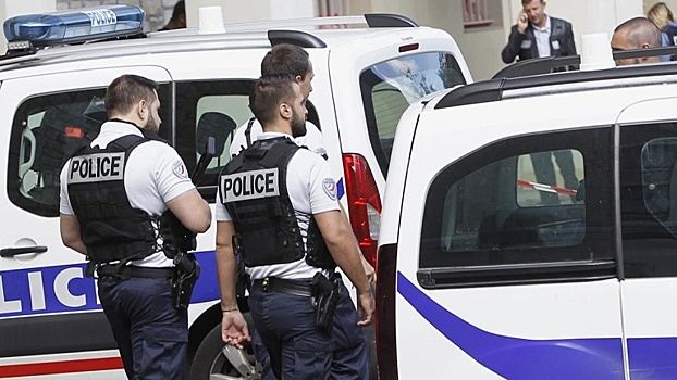 Мужчина с ножом ранил трех женщин в парижском метро