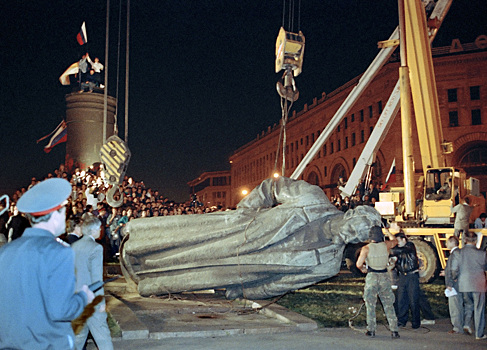 Памятник Дзержинскому снова рассорил россиян