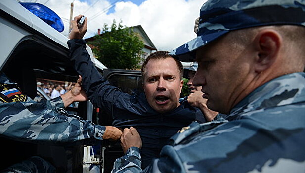 Уличные войны: почему бьют сторонников Навального?