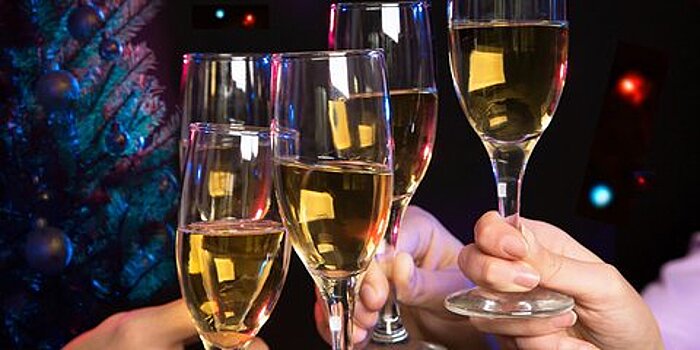 Милонов призывает разрешить продажу алкоголя в новогоднюю ночь