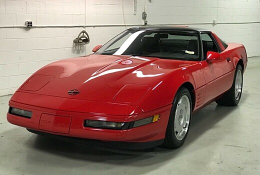 Забытый дилером на 28 лет Chevrolet Corvette выставили на продажу