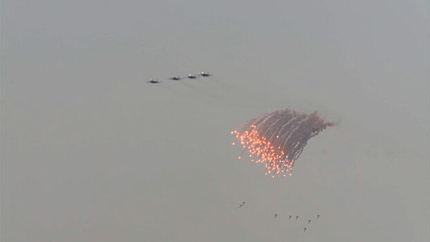 Массированный удар боевой авиации на учениях под Астраханью: видео